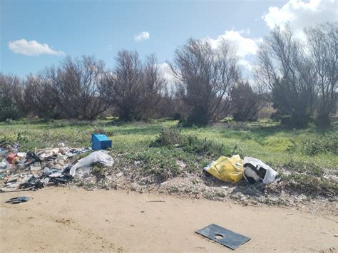 Marsala Ecco Lo Scempio Al Lungomare Salinella Tra Rifiuti E Incuria