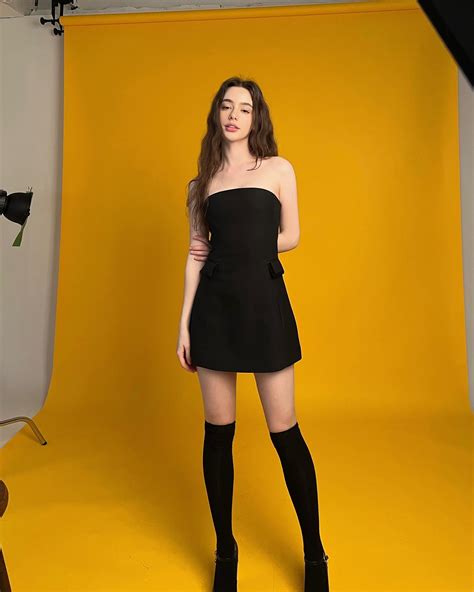 Изображение помечено Skinny Brunette Dasha Taran Cute Legs