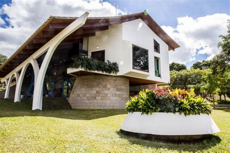 Casa De Pedra Arquiteto Utiliza T Cnicas Artesanais Da Constru O