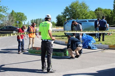 Konya da otomobil takla atınca anne ve kızı öldü 3 kişi yaralandı