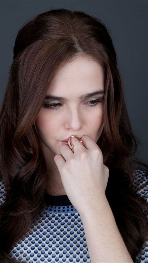 720x1280 Beautiful Long Hair Zoey Deutch Wallpaper Zoey Deutch