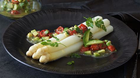 Weißer Spargel mit Avocado Tomaten Vinaigrette Rezepte HIT