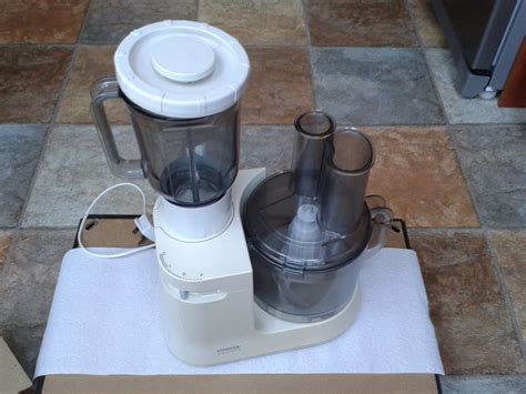 Kenwood Electronic Food Processor Fp700 With Blender And Other Accessories In North Shields