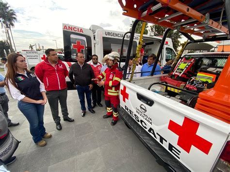 Esmeralda Vallejo y Germán Contreras donan ambulancias a la Cruz Roja