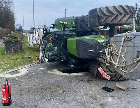 Pflug Schwenkt Aus Und Bleibt An Lkw H Ngen Fendt Traktor Kippt Um