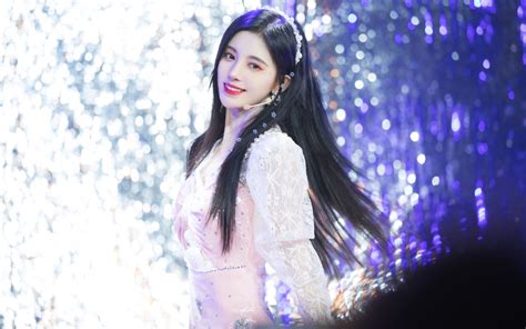 Cúc Tịnh Y bỗng dưng xuất hiện trong hot search chỉ vì khẩu trang Saostar vn