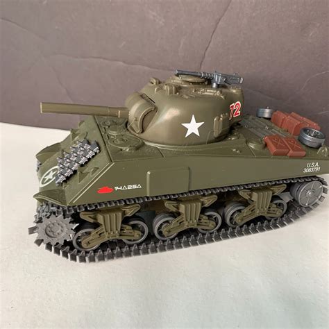 New Ray 1/32 Scale WWII M4A3 Battery Operated Sherman Tank Diecast ...