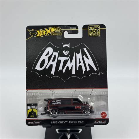 Miniatura Hot Wheels Premium Chevy Astro Van Batman Shopee Brasil