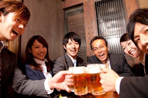 20代若手社員の9割以上が「職場での飲み会は交流が深まる良い機会」と認識｜まいどなニュース