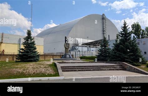 Chernobyl exploded reactor Stock Videos & Footage - HD and 4K Video Clips - Alamy