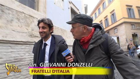 Oggi A Striscia Sparo Di Capodanno Anche Donzelli Scarica Pozzolo