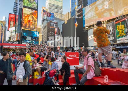 La Foule Des Touristes Posent Pour Vos Autoportraits Times Square