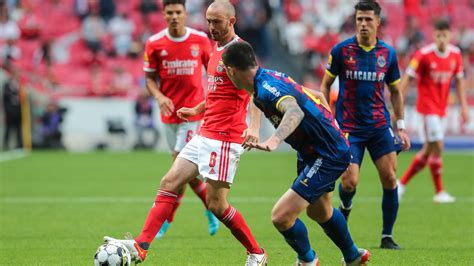 Benfica Goleia Desp Chaves Na Luz E Fica Oito Pontos De Vantagem