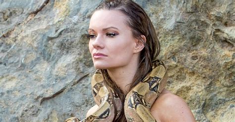 CAITLIN OCONNOR TOPLESS PHOTOSHOOT CANDIDS IN MALIBU BIKINI MODELS