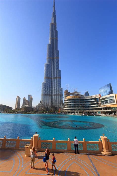 Burj Khalifa En La Ciudad De Dubai Fotografía editorial Imagen de