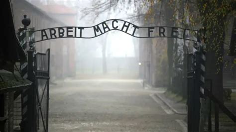 Qui N Fue El Primer Hombre En Entrar A Auschwitz Tras Su Liberaci N