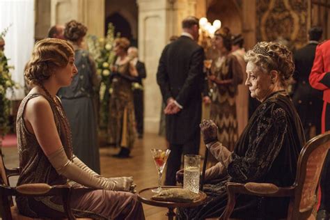 Downton Abbey Series 5 Episode 5 Fisticuffs In Countess Cora S Bedroom Photo