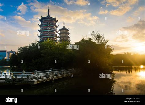 Karst towers guilin hi-res stock photography and images - Alamy