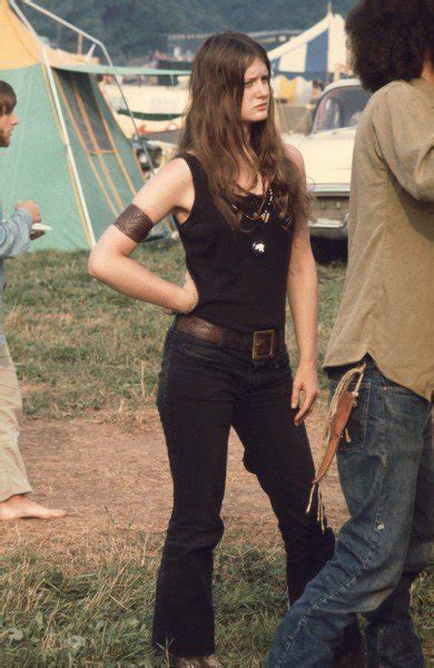 15 Vintage Woodstock Photographs Of Women That Show Origins Of Todays