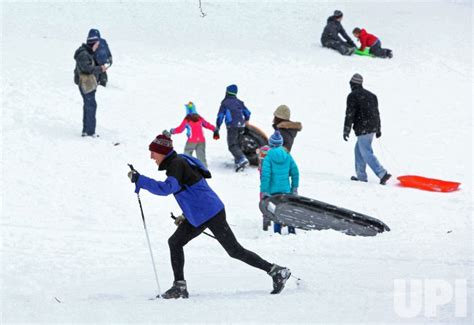 Photo: Cleanup takes place after snow storm hits New York ...