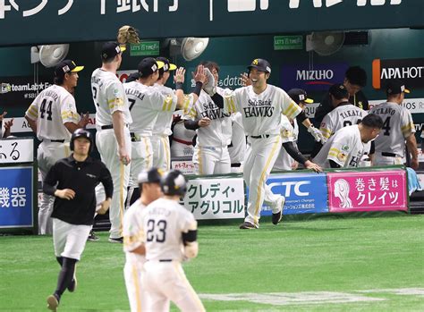 ソフトバンクが3連勝のスイープで4年ぶり日本シリーズ進出 山川が3試合連続打点、周東が決勝打、近藤が猛打賞 ライブドアニュース