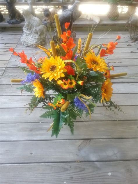 Pin on cemetery | Urn arrangements, Flower centerpieces, Funeral basket