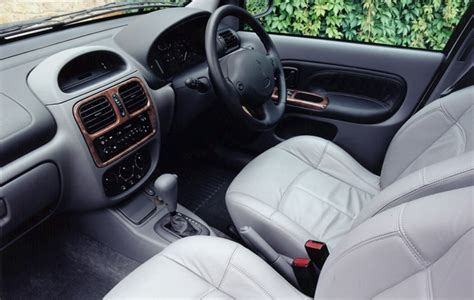 Used Renault Clio Hatchback (1998 - 2001) Interior | Parkers