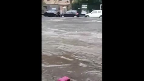 Nubifragio Su Catania Strade Come Fiumi E Lago In Piazza Duomo