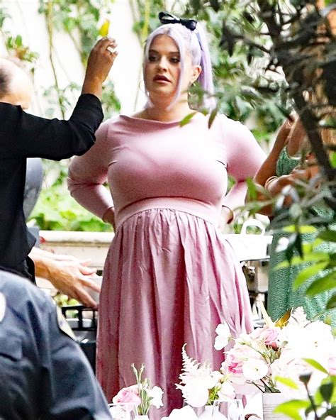 Kelly Osbourne: See First Baby Bump Pics As She Wears Pink Dress ...