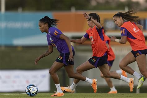 Seleção Brasileira faz primeiro treino em Brisbane