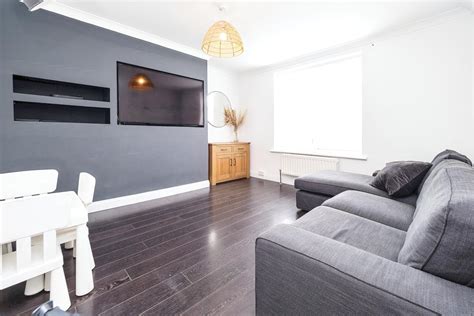 2 Bedroom Terraced House For Sale In Green Lane Dagenham Rm8 1dd