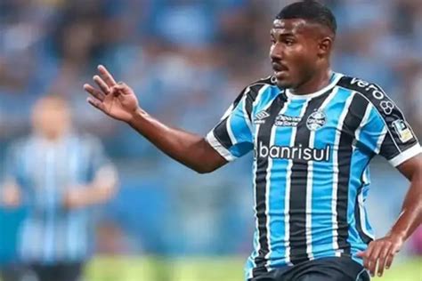 Botafogo encaminha contratação do lateral esquerdo Cuiabano do Grêmio