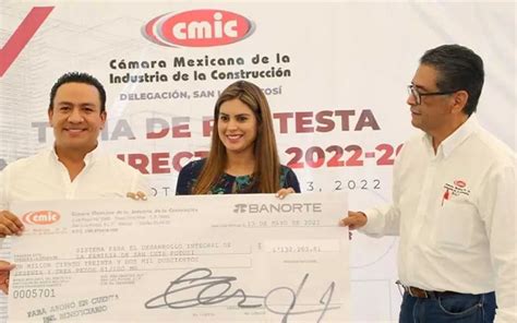 CMIC dona 1 millón 132 mil pesos al DIF Cámara Mexicana de la