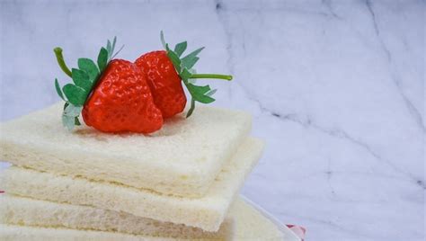 Pan Tostado En Rodajas Pan Blanco Con Fresas Shokupan O Roti Tawar Para