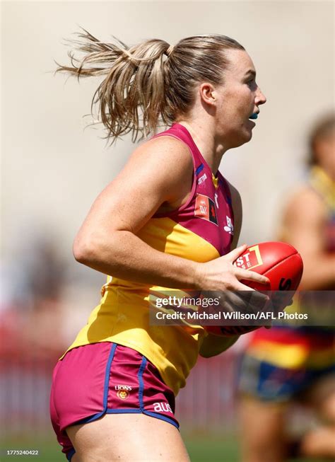 Jennifer Dunne Of The Lions In Action During The 2023 Aflw First