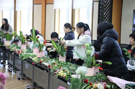 农学院举办“情暖农学，花漾生活”女神节插花活动 东北农业大学