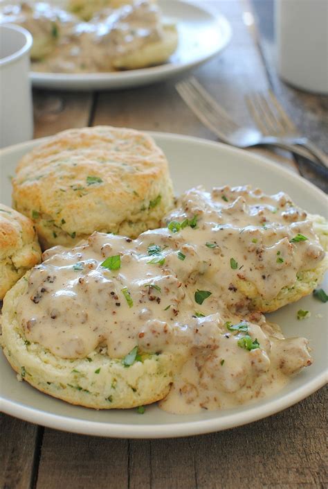 sausage gravy and biscuits calories