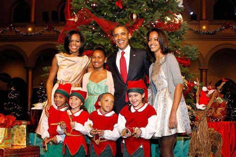 8 Years of Obama Family Christmases at the White House [PHOTOS] – Footwear News