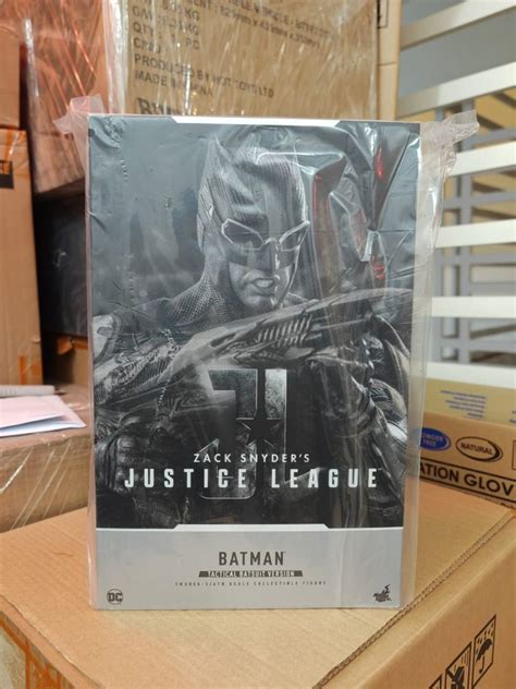 Hot Toys TMS085 Zack Snyder S Justice League 1 6th Scale Batman Tactical Batsuit Version