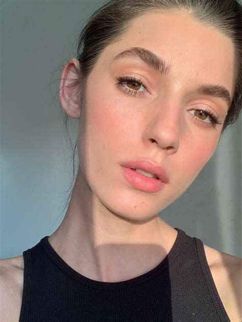 Nude makeup Предметы макияжа Незаметный макияж Повседневный макияж