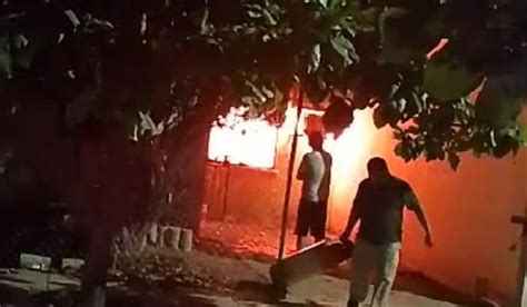 Intentaban Apagar El Fuego Con Mangueras Se Incendia Casa En Culiac N