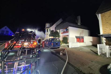 Lehrte Feuer Mit Menschenleben In Gefahr Feuerwehren Aus Dem