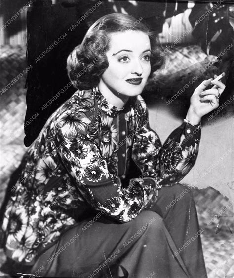 photo Bette Davis smoking and stylish portrait 1864-17 | Bette davis