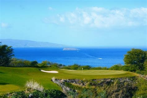 It's easy to get distracted at gorgeous Makena Golf Course on Maui