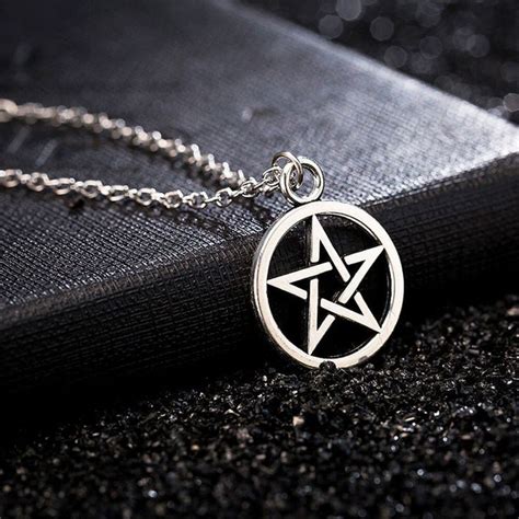 Bijoux Colliers Et Pendentifs Pentacle Et Pentagramme Boutique