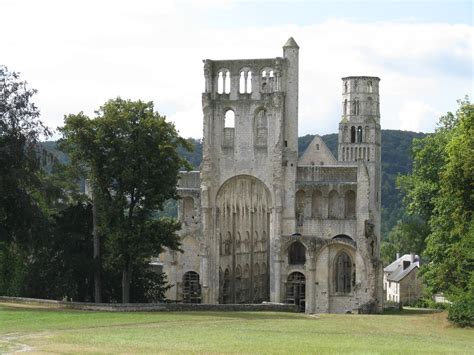 Jumièges L abbaye Saint Pierre de Jumièges Seine Maritim Flickr