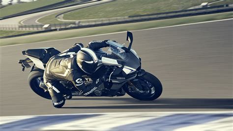 2015 Yamaha YZF R1M US Price Announced Bigger Engine Rumor Squashed