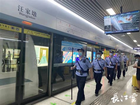 国庆期间武汉轨道警方安全护送乘客1800余万乘次凤凰网湖北 凤凰网