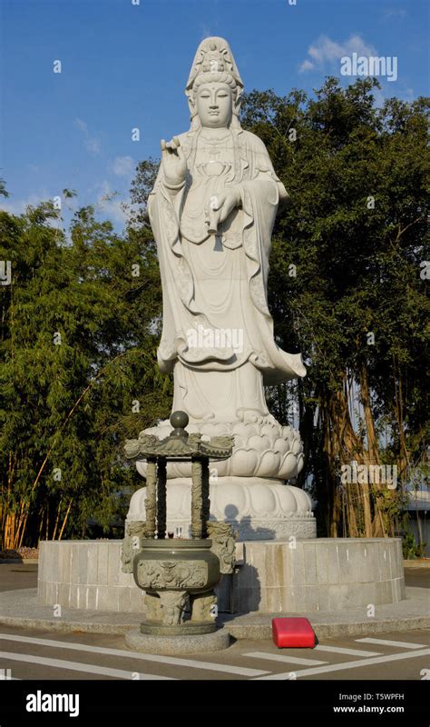 Guan Yin Chinese Goddess Statue Hi Res Stock Photography And Images Alamy