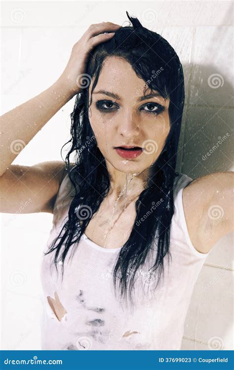 Fille Triste Dans La Salle De Bains Image Stock Image Du Bathroom